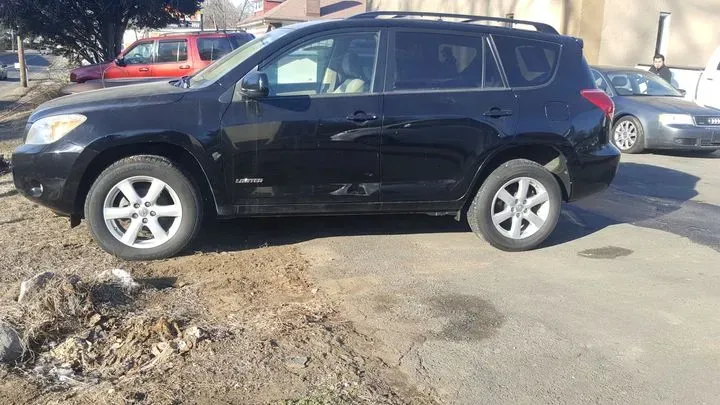 https://cdn.trust-mechanics.com/photos/1EHXJP6wcjAJ4rkxKx9i/102877a3-88dc-43d7-a17b-6b0776a664f1_720x720