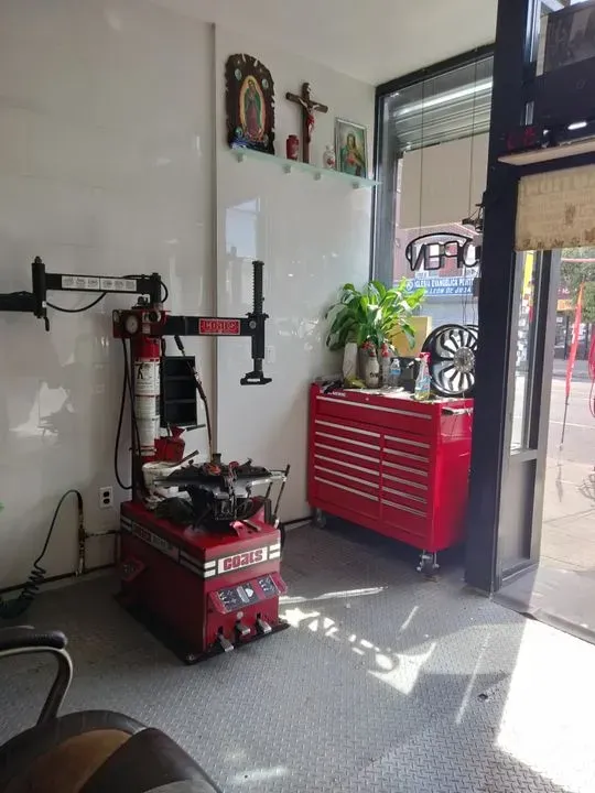 https://cdn.trust-mechanics.com/photos/1jesf9pm1yruJpplC9j0/628d73de-e023-4ab2-b43e-00d38effc722_720x720