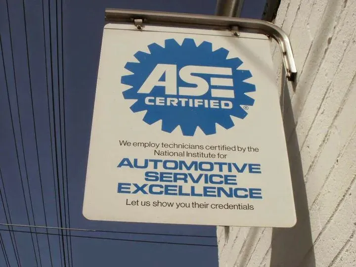 https://cdn.trust-mechanics.com/photos/2PXfU206er2gADbwJlaS/5c27e1e6-a684-4d7e-8a7b-c29348d3a1c4_720x720