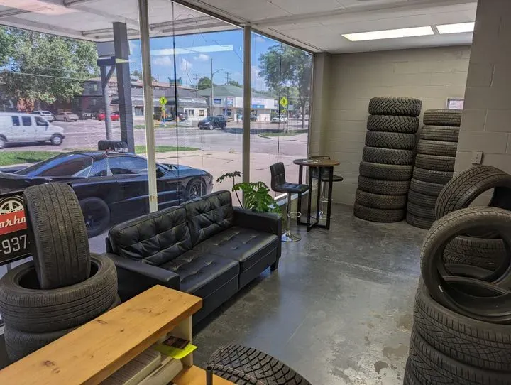 https://cdn.trust-mechanics.com/photos/6SEKiNBuMdSPBoNHKXak/f7a6c895-b2c5-462d-b455-2b8539c91788_720x720