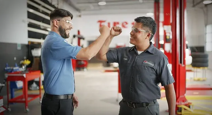 https://cdn.trust-mechanics.com/photos/8cmVjwSzWr3wO4t7YaNh/ed5d2cb2-e599-404a-874e-1bb9dbd69040_720x720