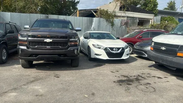 https://cdn.trust-mechanics.com/photos/9YcY17ZHmJM1QtJbtnOy/cd475c7d-b454-47a8-a8bd-7d760de73a07_720x720