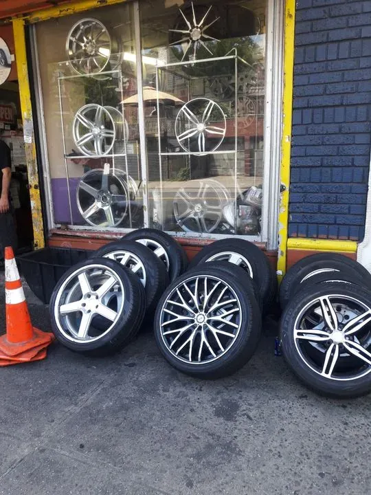 https://cdn.trust-mechanics.com/photos/AYUDZkDvLhoYiVfZND0T/2d638eaa-f2eb-4343-a8ba-1380da95a777_720x720