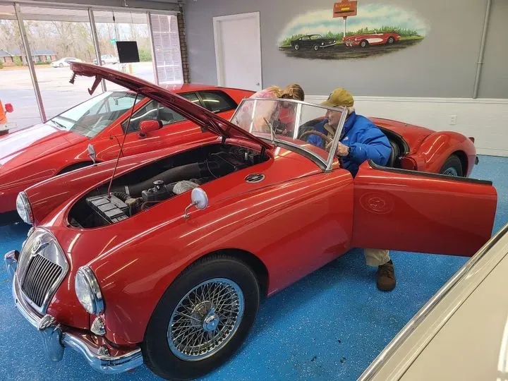 https://cdn.trust-mechanics.com/photos/DTWuBE5HBGcJ2LEONryR/6a0d5df4-bdc3-4d63-9d53-71047efca539_720x720