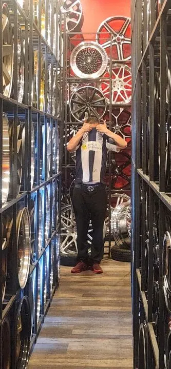 https://cdn.trust-mechanics.com/photos/KeCNMo5VNKqFmDBdaOcQ/3a2d5771-b048-43ad-9e82-0bbe487602e9_720x720