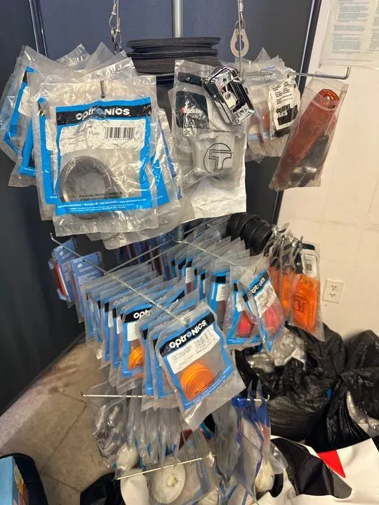 https://cdn.trust-mechanics.com/photos/PAWxGzAyDewg0uSoPiYa/f10ab843-d9f9-4a1f-a87b-6b7eb57969dd_720x720