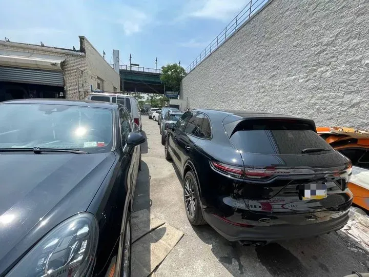 https://cdn.trust-mechanics.com/photos/Yy087pSFCByMvt4UbYtl/124cfc61-13cd-46d1-b91e-3c0e9d9fc1a9_720x720