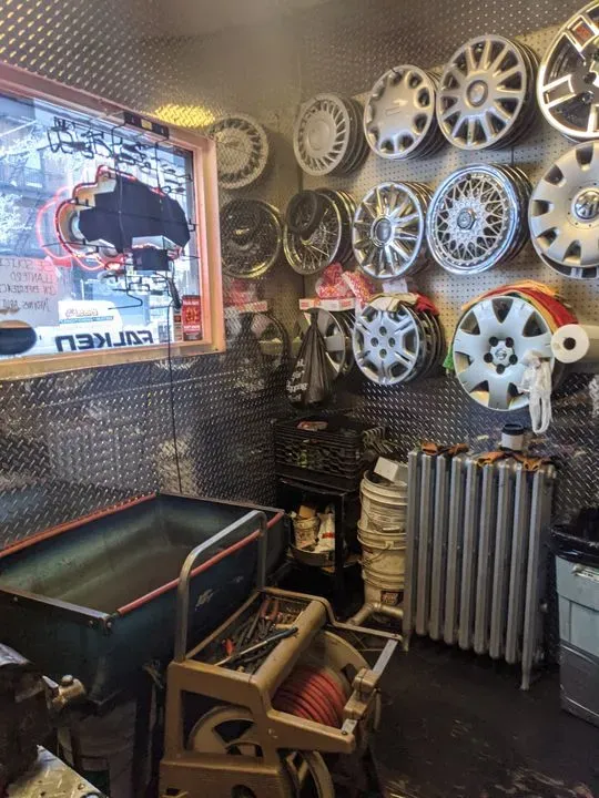 https://cdn.trust-mechanics.com/photos/bMq34iVAEHCAsh9kdrtv/205c5c4e-fdfe-4c2e-822e-0b8c643d2839_720x720
