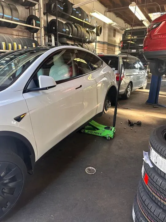 https://cdn.trust-mechanics.com/photos/g1FjnzKwjcjkzSKKtJeT/2f51ea88-a276-4e4c-a019-07b22b75e4da_720x720