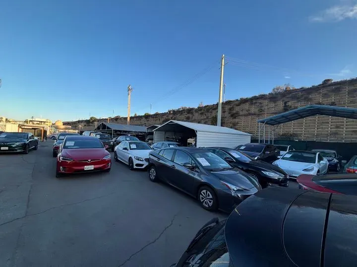 https://cdn.trust-mechanics.com/photos/hs8AvImD9gRb7F5h1xUF/308cbdaf-a355-4cc0-90b6-fe9b45b3e380_720x720