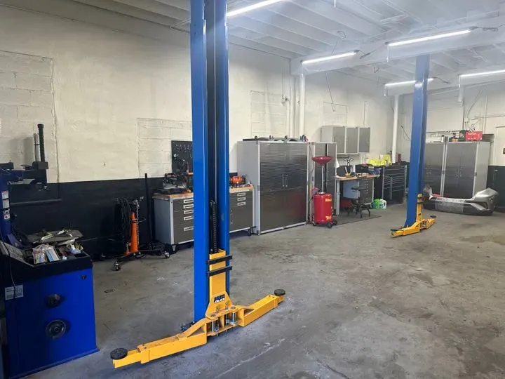 https://cdn.trust-mechanics.com/photos/iu9SFQvO72k5csSSFvvR/f51e2ea3-01cb-432c-abd4-5e3e05aa8e0a_720x720