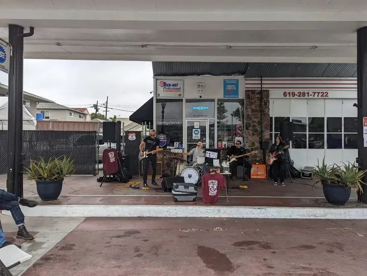 https://cdn.trust-mechanics.com/photos/lyeeqJuHV6m5jvLWgzw4/342f6e57-3baf-434c-ad20-ae422771f553_720x720