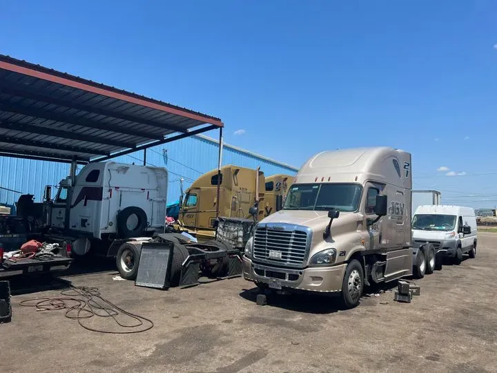 https://cdn.trust-mechanics.com/photos/oDhtvRN0FEV4bUqWX884/a4cffb58-cee1-4cee-8572-7080ab23daa2_720x720
