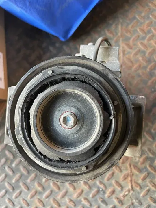 https://cdn.trust-mechanics.com/photos/uIhf9v8ZPrcwMbbGPx5X/878aa4c5-cc49-4911-9a2a-d8e473e42763_720x720