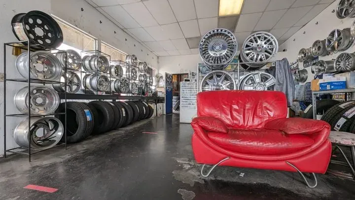https://cdn.trust-mechanics.com/photos/uOyWFT2sHkoxAemmAWMm/90aaa432-5933-4ddc-a93c-55ffb669478f_720x720